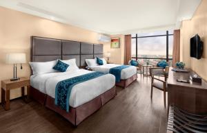 Postel nebo postele na pokoji v ubytování Golden Phoenix Hotel - Manila