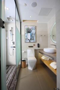 a bathroom with a toilet and a sink at Lavande Hotel (Foshan Shunde Shunlian Square) in Shunde