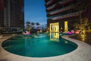 The swimming pool at or close to Arte Plus KLCC by PSM Luxury Suites