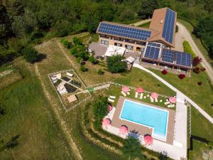 an aerial view of a house with a swimming pool at Tenuta Valdorso in Montechiaro D'acqui