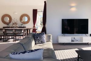 Galeriebild der Unterkunft Deluxe Coastal Home & Award-winning Golf in Whangaparaoa