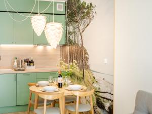 Kuchyňa alebo kuchynka v ubytovaní Apartament FOREST SurfingBird Kołobrzeg