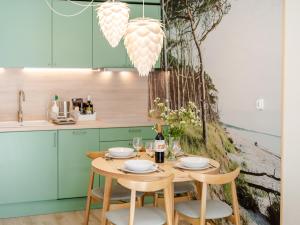 Kuchyňa alebo kuchynka v ubytovaní Apartament FOREST SurfingBird Kołobrzeg