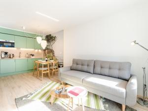 Kuchyňa alebo kuchynka v ubytovaní Apartament FOREST SurfingBird Kołobrzeg