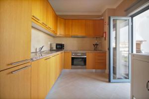 Kuchyň nebo kuchyňský kout v ubytování Prestige for Home Apt Vista Mar 2 Quarteira