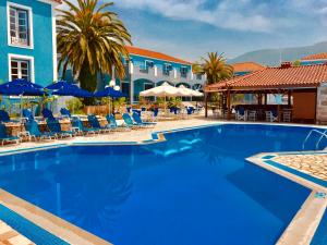 Piscine de l'établissement Blue Sky Hotel - Petra - Lesvos - Greece ou située à proximité