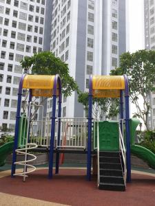 Parc infantil de M-Town Residence Gading Serpong by J`s Luxury Apartment