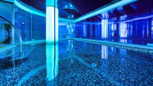 Бассейн в Bull Reina Isabel & SPA или поблизости