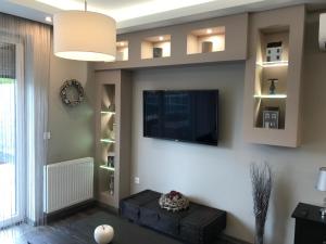 TV a/nebo společenská místnost v ubytování Orient Suite