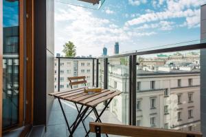 Balkón alebo terasa v ubytovaní Apartments Warsaw Pawia by Noclegi Renters