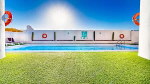 The swimming pool at or close to Bull Astoria