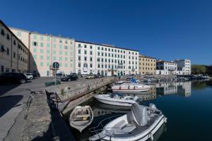 Foto dalla galleria di Dogana d'Acqua Rooms & Art a Livorno