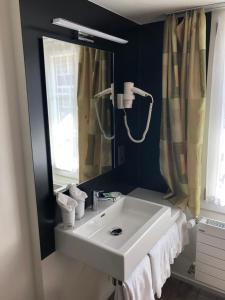 Koupelna v ubytování Hotel Steinbock + 37 fotografií