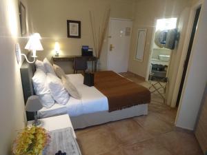 Postel nebo postele na pokoji v ubytování Hotel Le Cilaos