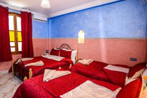 Cama o camas de una habitación en Hôtel Faouzi