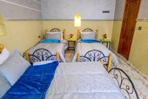 Cama o camas de una habitación en Hôtel Faouzi