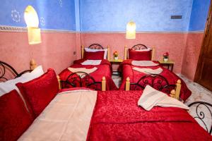 Cama o camas de una habitación en Hôtel Faouzi