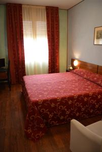 Postel nebo postele na pokoji v ubytování Hotel Salieri