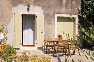 Κήπος έξω από το Old town studio and apartment