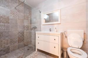 Ένα μπάνιο στο Old town studio and apartment