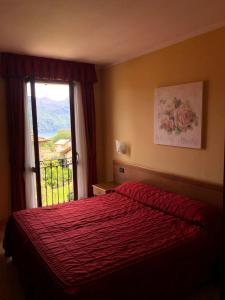 Posteľ alebo postele v izbe v ubytovaní Hotel Adler + 37 fotografií