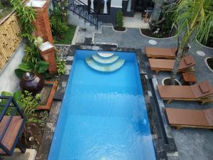 Der Swimmingpool an oder in der Nähe von Villa di Amed