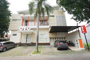 Foto da galeria de SUPER OYO 782 Menjangan Residence at Citraland 1 em Lontar