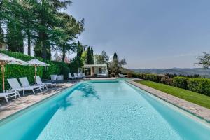 Bazén v ubytovaní Villa I Barronci Resort & Spa alebo v jeho blízkosti