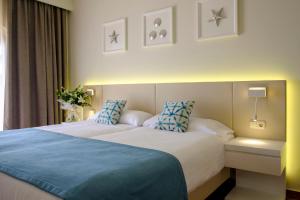 Ein Bett oder Betten in einem Zimmer der Unterkunft Aldiana Club Costa del Sol