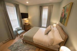 מיטה או מיטות בחדר ב-The Outlook Inn