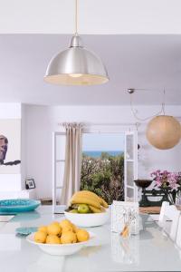 a kitchen with two bowls of fruit on a counter at Villaloz in Naousa +25 photos