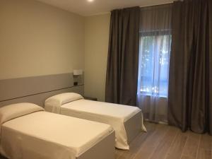 a hospital room with two beds and a window at ROMA ROOMS in Ancona