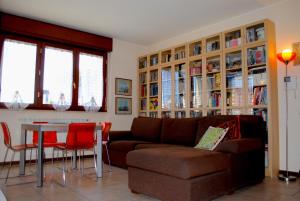 a living room with a couch and a table at Bnbook - Volta Fiera Milano in Rho