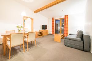 TV a/nebo společenská místnost v ubytování Hotel Kaskáda