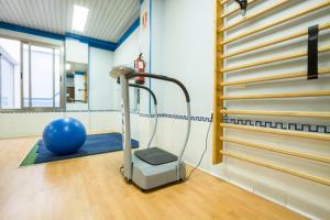 Fitness centrum a/nebo fitness zařízení v ubytování NEW TURQUESA Centro Sta Cruz, wifi&gym