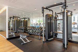 
The fitness center and/or fitness facilities at Ilunion Barcelona
