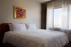 Postel nebo postele na pokoji v ubytování BTH Hotel Lima Golf