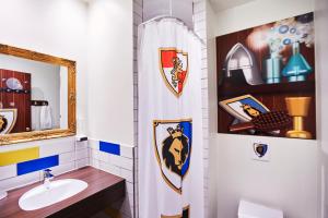 Ein Badezimmer in der Unterkunft LEGOLAND Castle Hotel