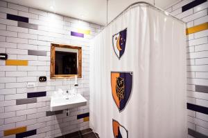 Ein Badezimmer in der Unterkunft LEGOLAND Castle Hotel