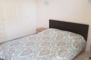 Postel nebo postele na pokoji v ubytování Galini Apartment