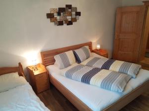 Posteľ alebo postele v izbe v ubytovaní Ferienwohnung Schiestl