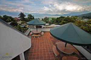 a patio with a table and chairs on a balcony at Hotel Casa don Pedro in San Pedro La Laguna