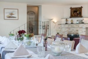 A restaurant or other place to eat at Postwirt