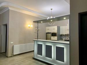 A kitchen or kitchenette at Hotel Red Bridge