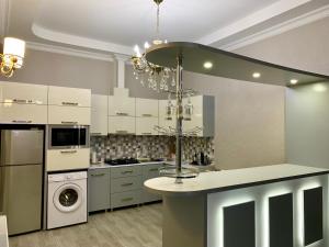 A kitchen or kitchenette at Hotel Red Bridge