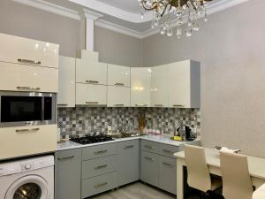 A kitchen or kitchenette at Hotel Red Bridge