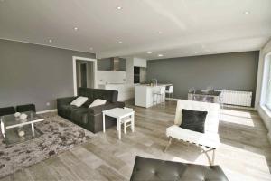 a living room with a couch and a table at Apartamento Mirador de Corme in Corme-Puerto