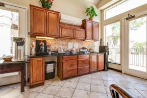 a kitchen with wooden cabinets and a large window at Mountain Star Lodge in Austin