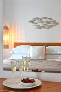 Postel nebo postele na pokoji v ubytování Ammos Luxury Rooms & Home