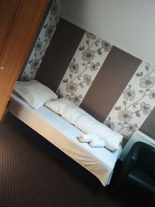 Łóżko lub łóżka w pokoju w obiekcie Sawik Dziekanowice